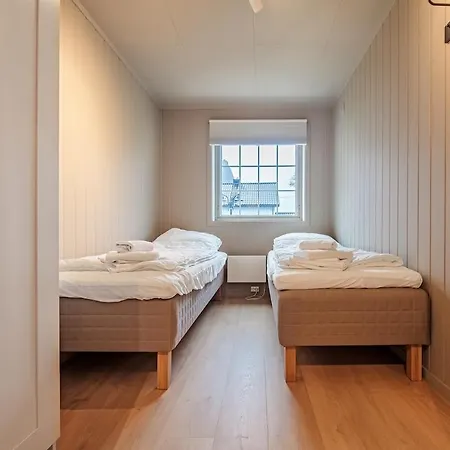Reinebringen Trail House *