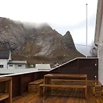 Reinebringen Trail House Moskenes