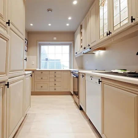 Reinebringen Trail House