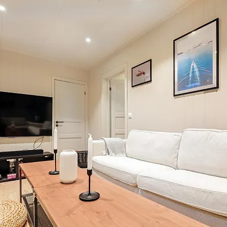 Reinebringen Trail House * Moskenes