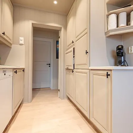 Reinebringen Trail House