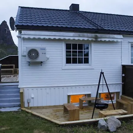 Reinebringen Trail House