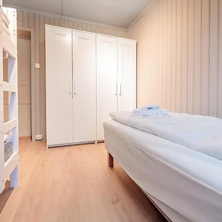 Reinebringen Trail House