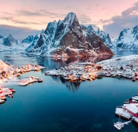 Reinebringen Trail House * Moskenes