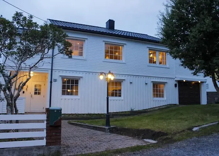 Reinebringen Trail House *