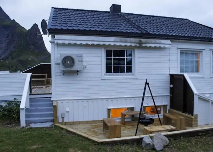 Reinebringen Trail House